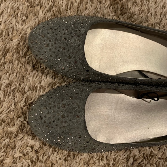 Shiny studded charcoal gray flats - Picture 2 of 4